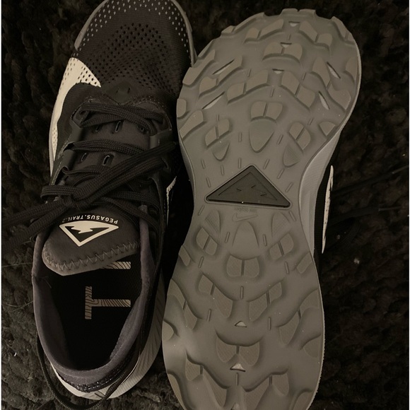 Mens Nike shoes size 7 new never worn. - Picture 2 of 3